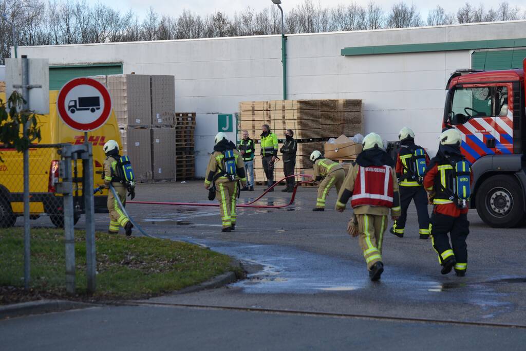 Gasfles in brand bij Phoenix Pallets