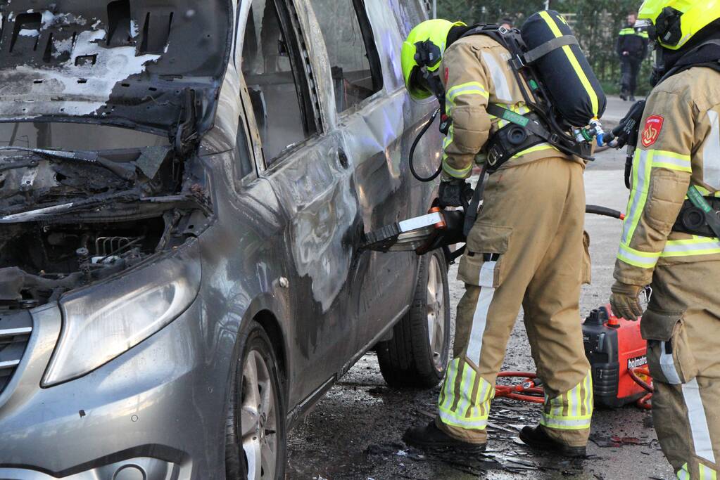 Veel schade na autobrand