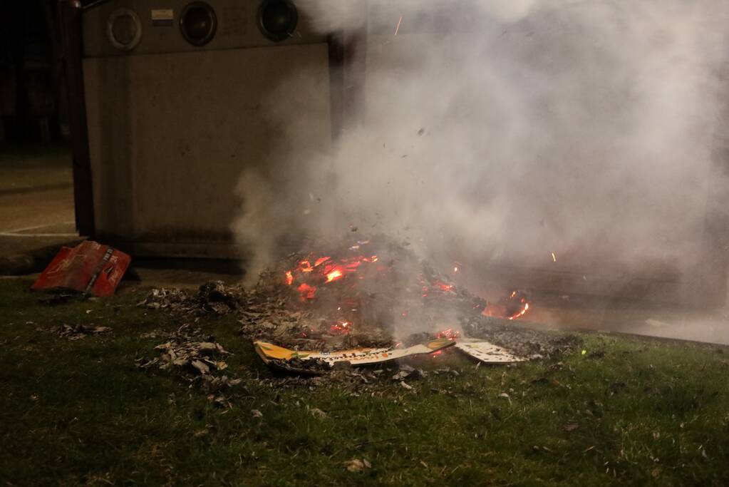 Papier in brand na brandstichting