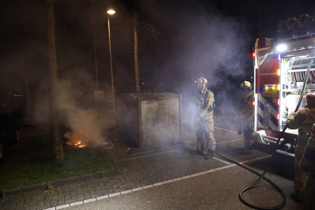Papier in brand na brandstichting