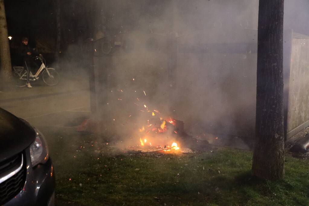 Papier in brand na brandstichting