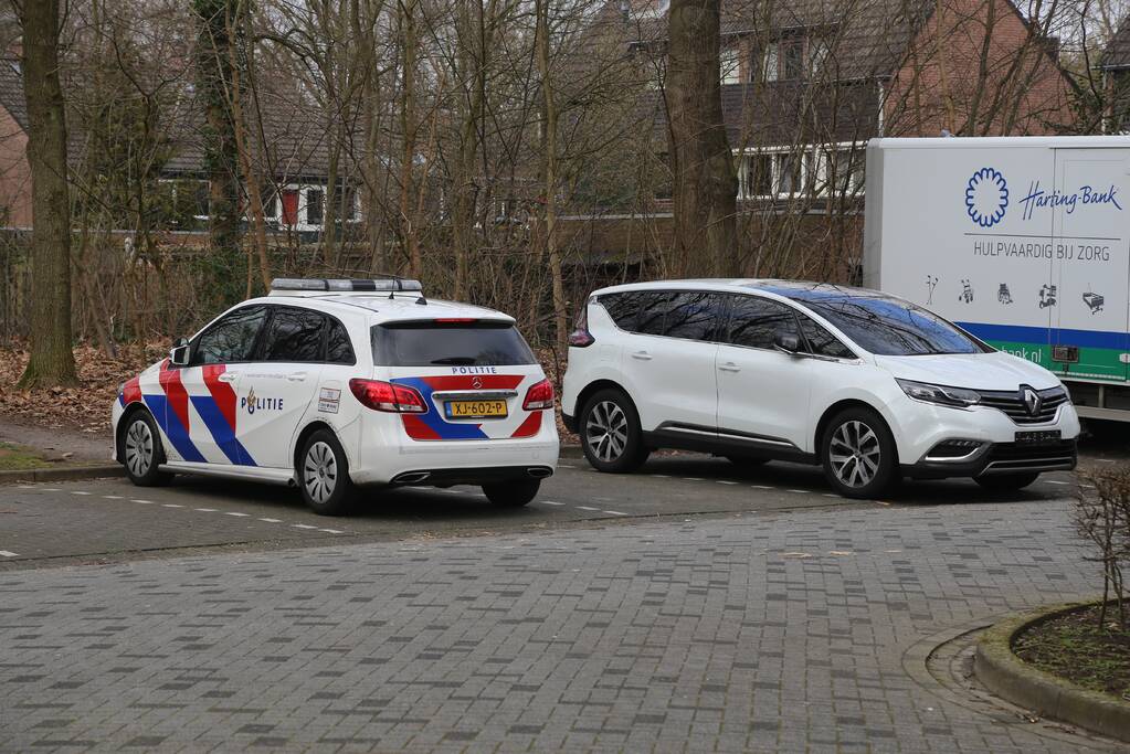 Vaten aangetroffen in verdachte auto, binnenkant uitgebrand