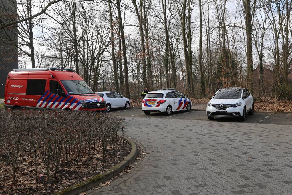 Vaten aangetroffen in verdachte auto, binnenkant uitgebrand