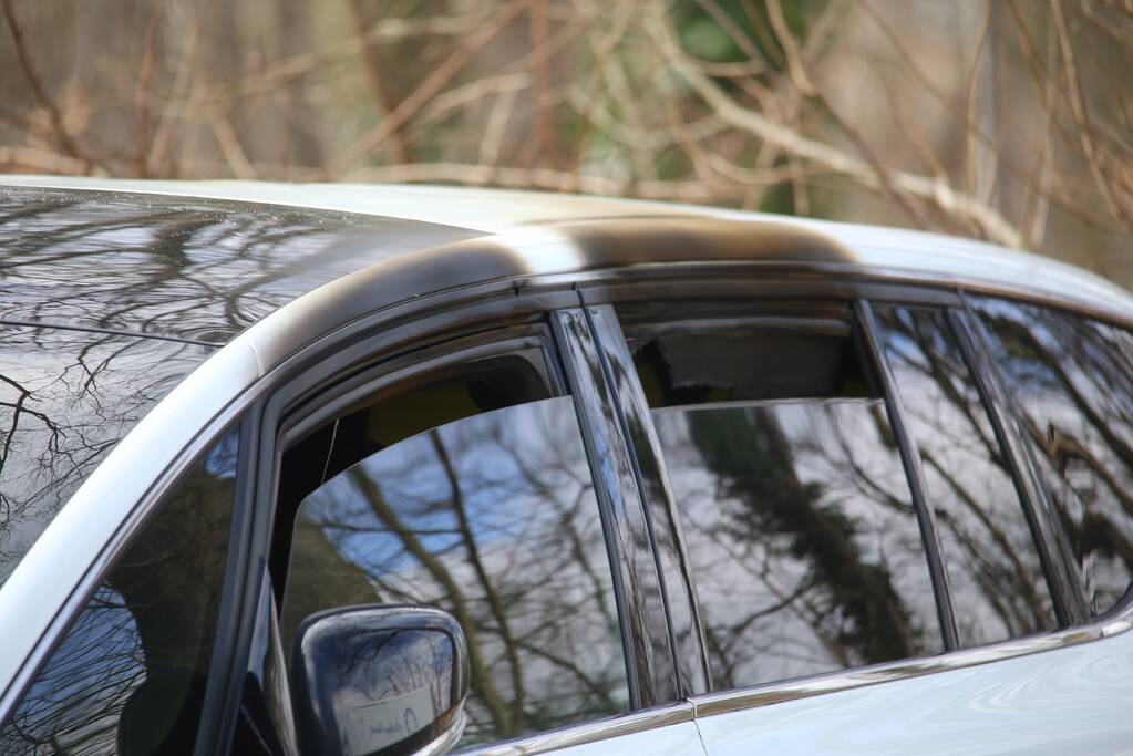 Vaten aangetroffen in verdachte auto, binnenkant uitgebrand