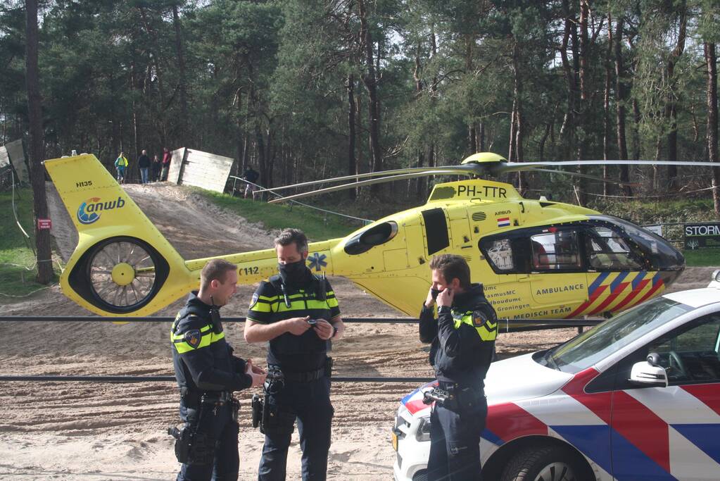 Motorcrosser zwaargewond na val