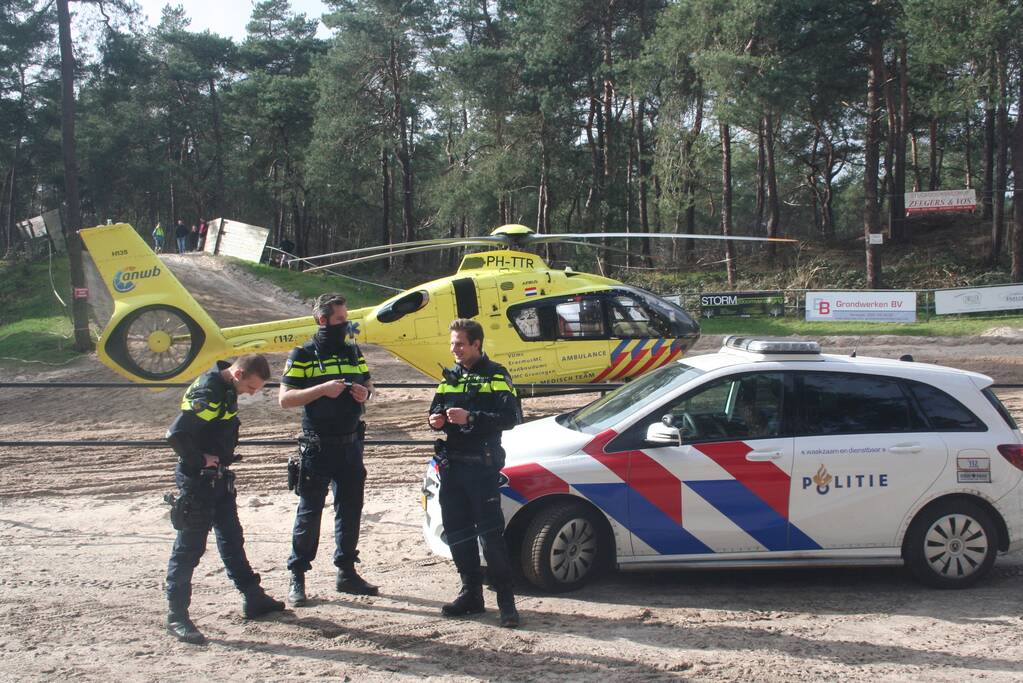 Motorcrosser zwaargewond na val
