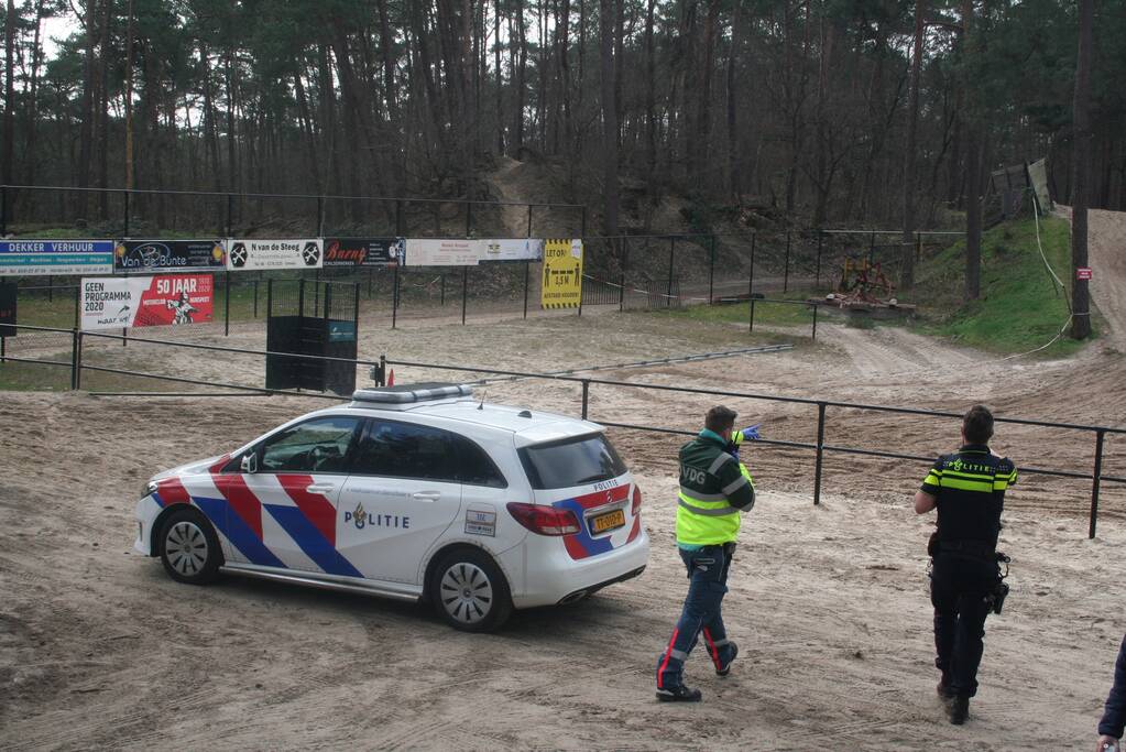 Motorcrosser zwaargewond na val