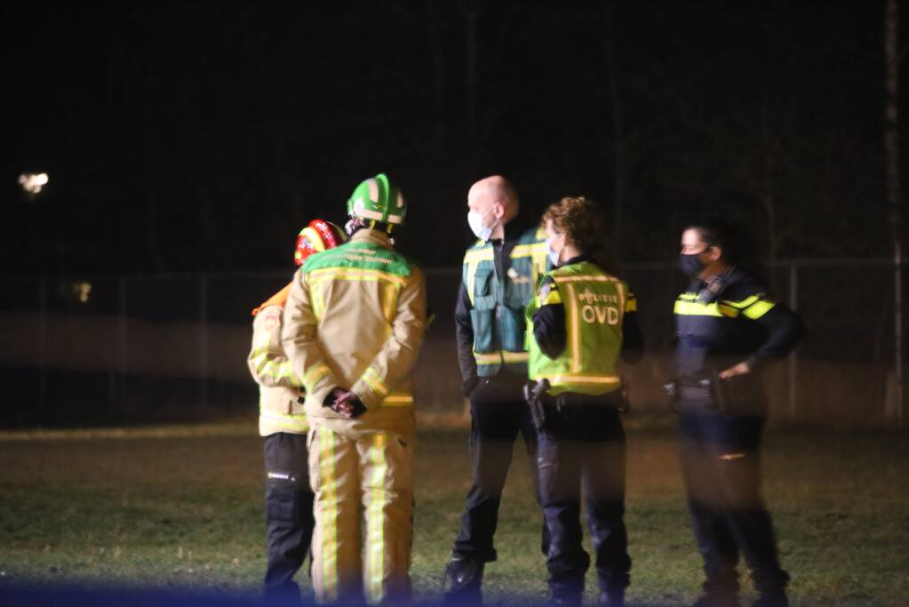 Brandweer bestrijd grote brand in loods Timmerwerken Damen