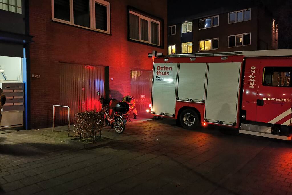 Hevige stank door een lekkende brommer