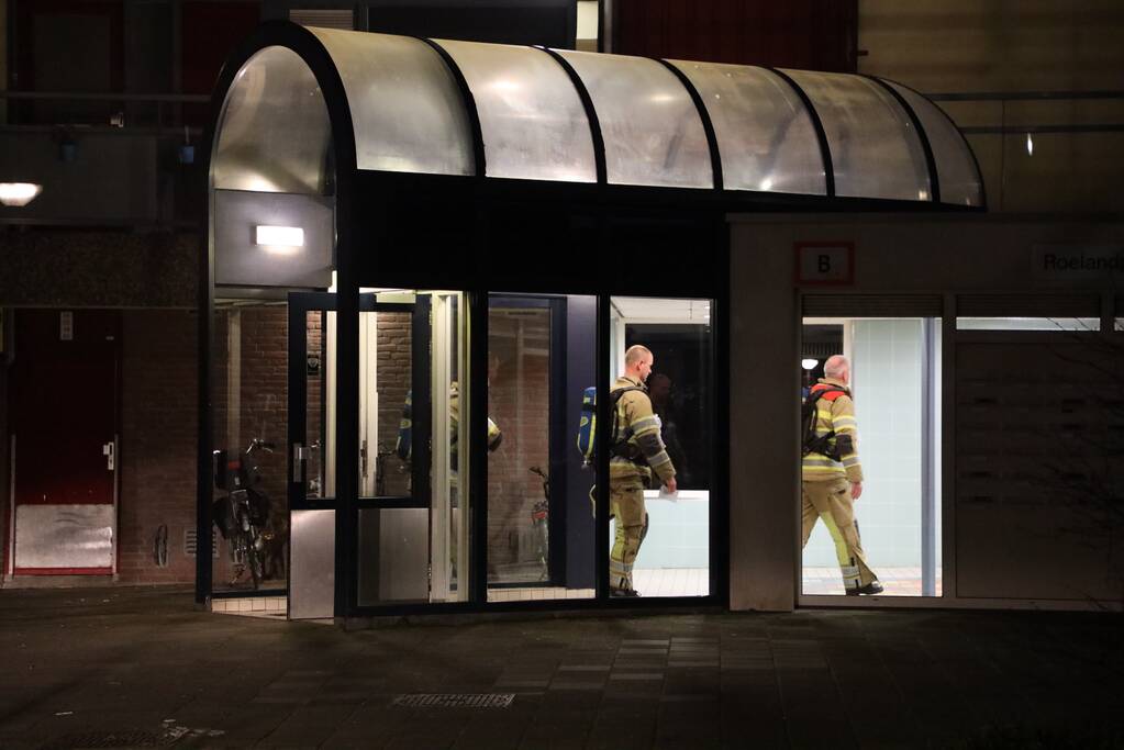 Brandweer doet onderzoek naar vreemde lucht in appartement