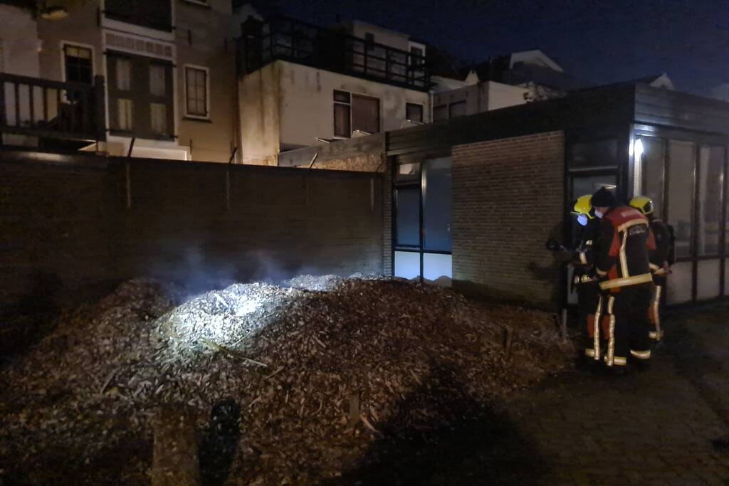 Berg met houtsnippers uit elkaar gehaald