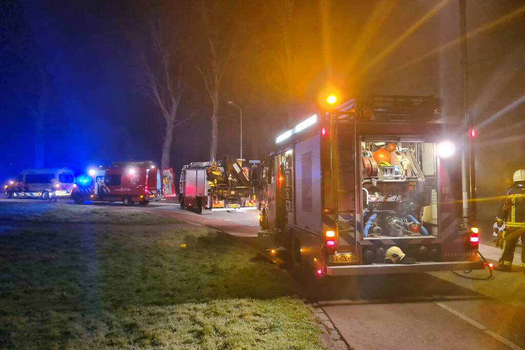 Taxi raakt van de weg belandt te water