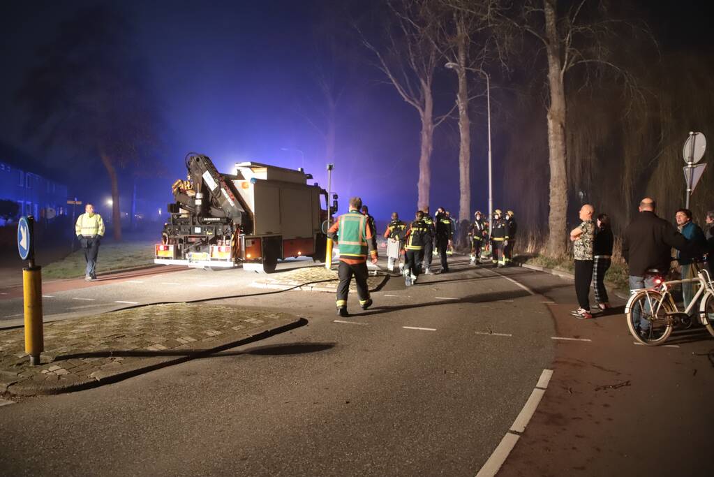 Taxi raakt van de weg belandt te water