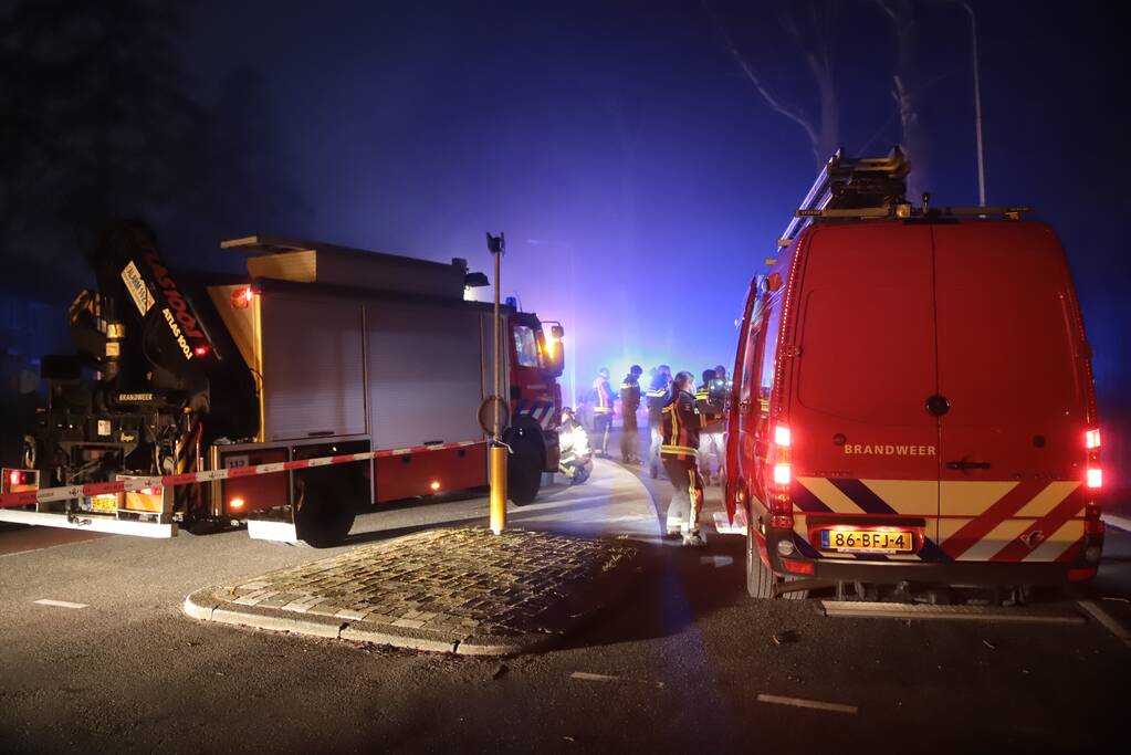 Taxi raakt van de weg belandt te water