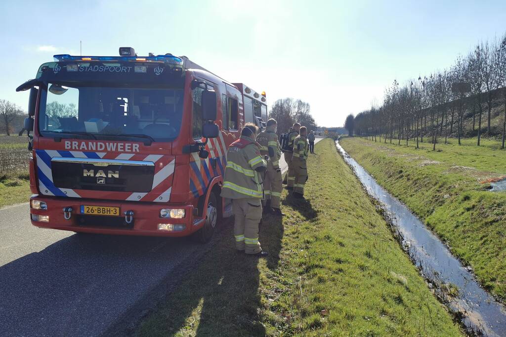 Brand langs slootkant geblust