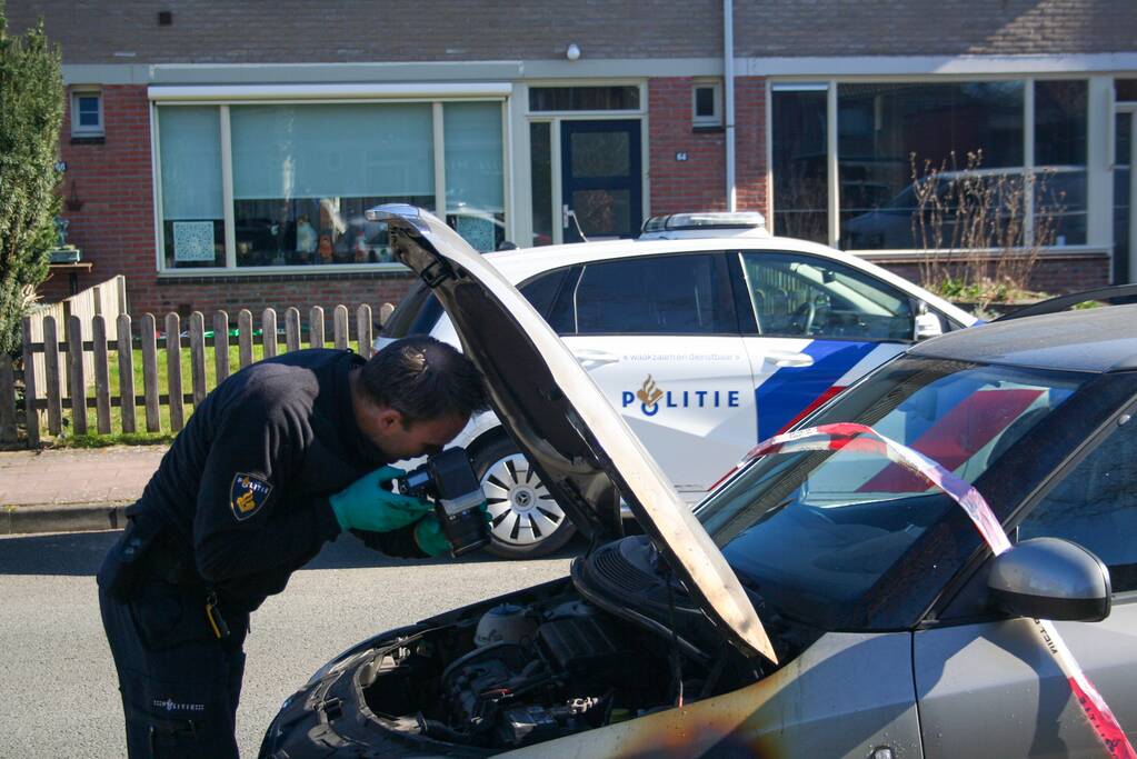 Onderzoek naar mogelijke brandstichting bij auto