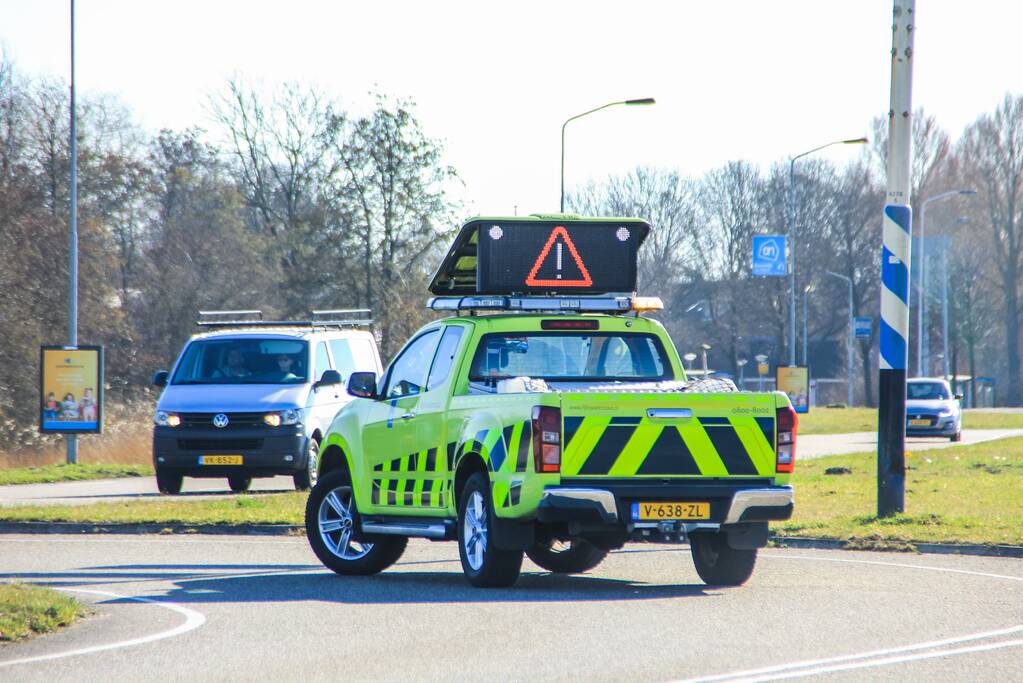 Auto beschadigd bij ongeval op afrit