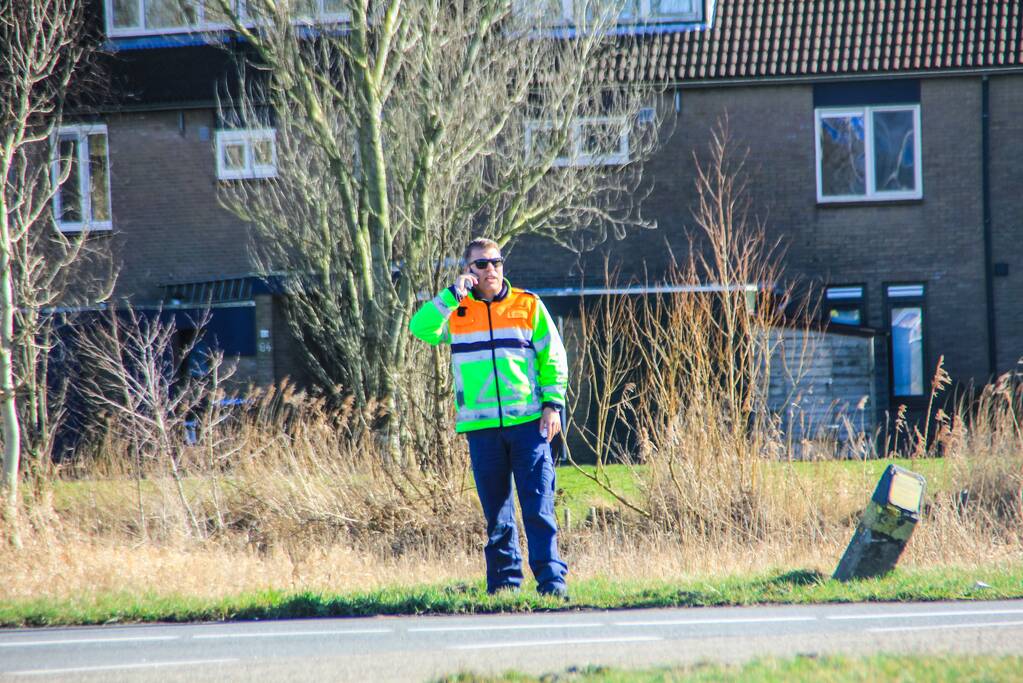 Auto beschadigd bij ongeval op afrit