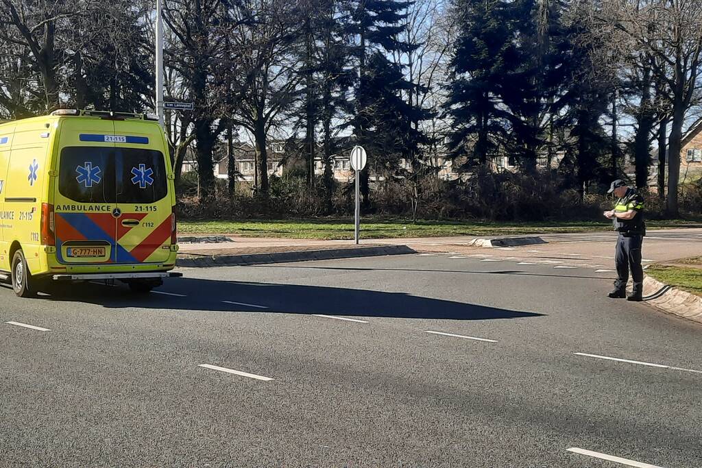 Fietser gewond bij botsing met auto