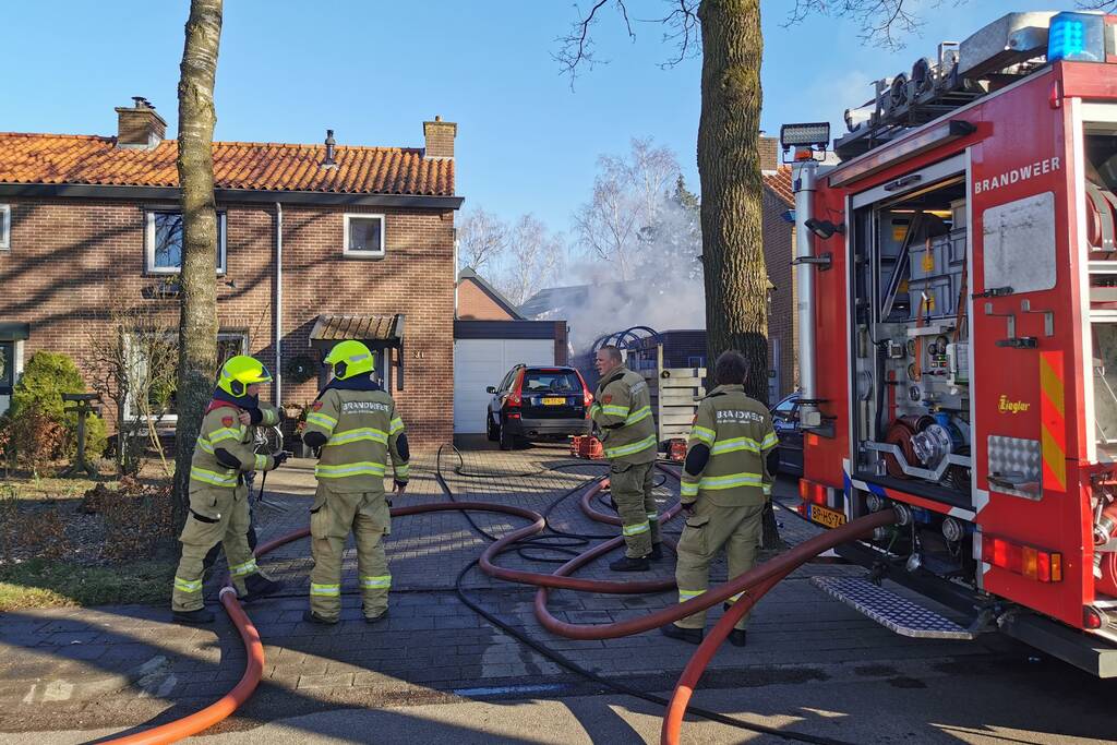 Veel rook bij brand in schuur