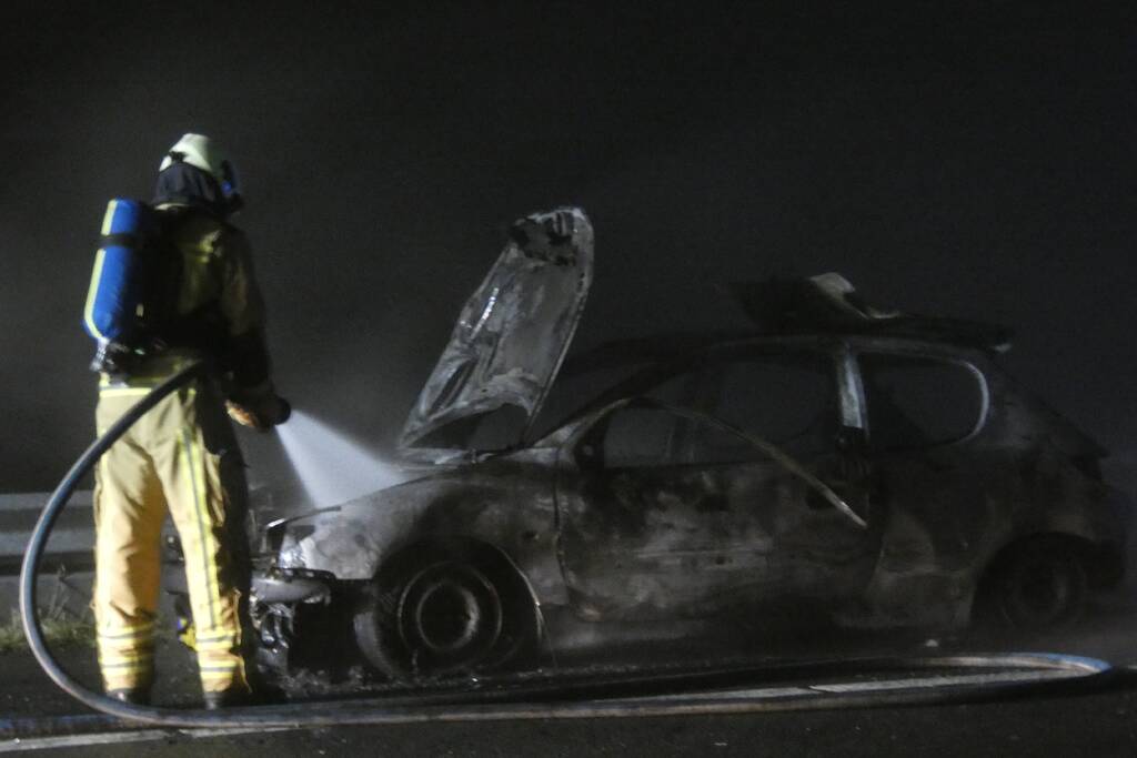 Auto volledig uitgebrand