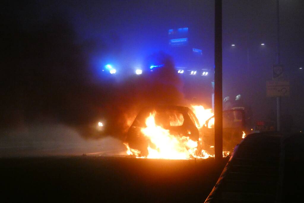 Auto volledig uitgebrand