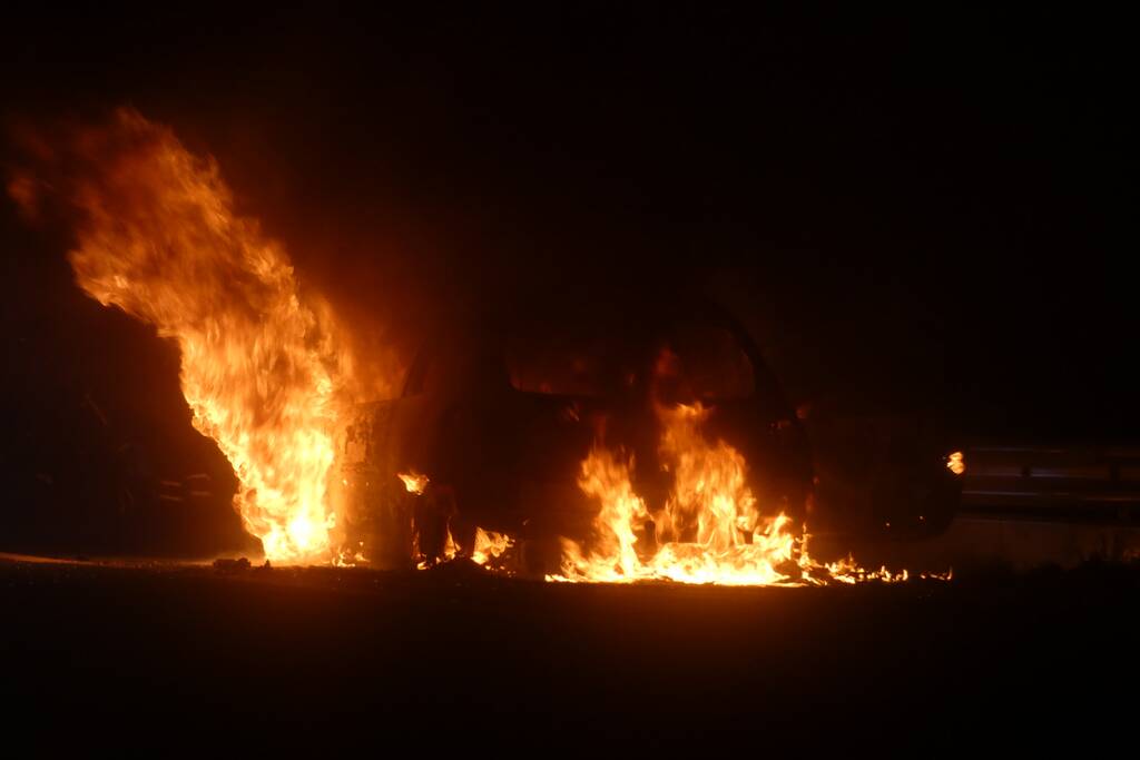 Auto volledig uitgebrand