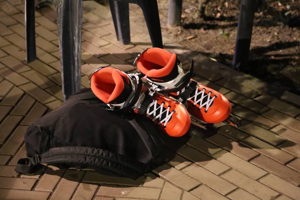 Persoon op skeelers aangereden door auto