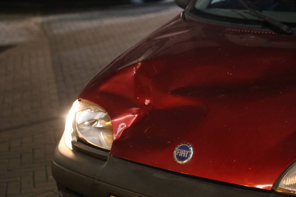 Persoon op skeelers aangereden door auto