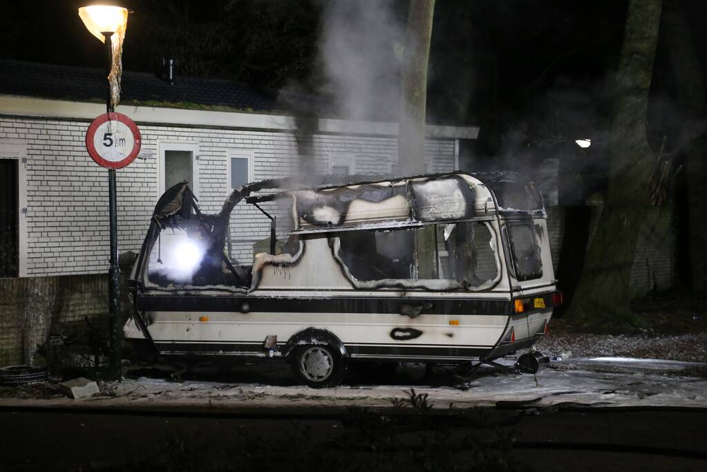 Caravan volledig verwoest door brand