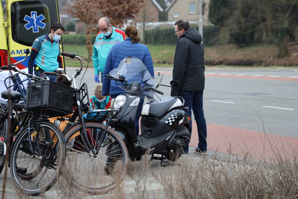 Scooterrijdster gewond na uitwijkmanoeuvre