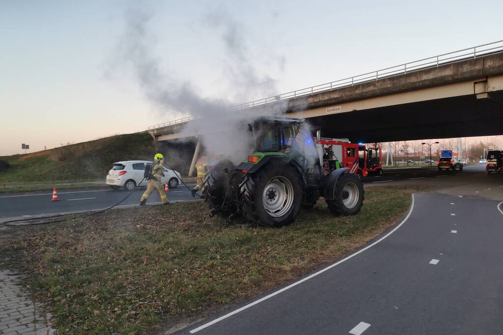 Tractor met aanhanger vlam gevat