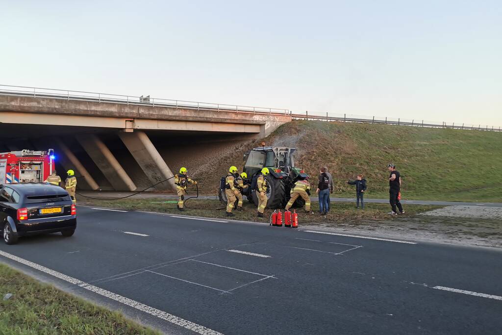 Tractor met aanhanger vlam gevat