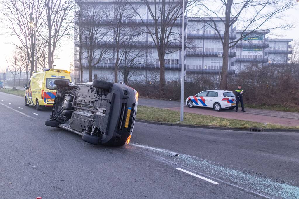 Enorme schade na aanrijding op kruising