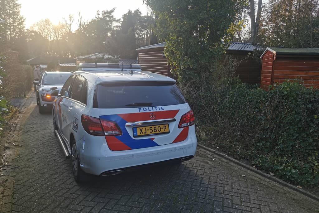 De politie doet onderzoek naar een overleden persoon