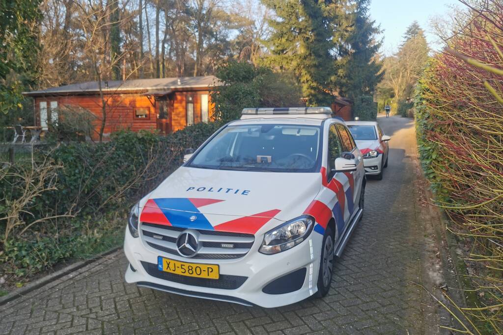 De politie doet onderzoek naar een overleden persoon