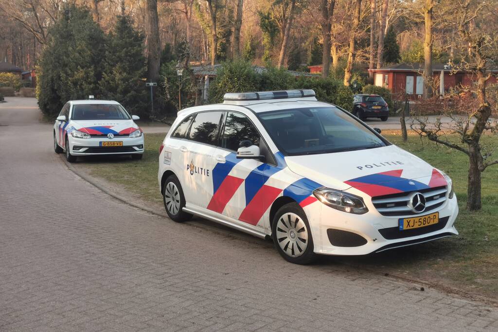 De politie doet onderzoek naar een overleden persoon