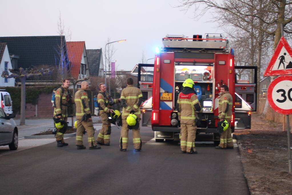 Brand op dak woning snel onder controle