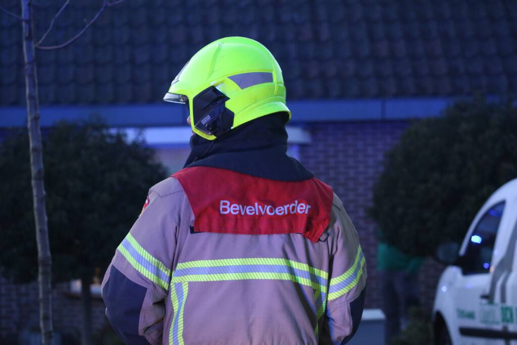 Brand op dak woning snel onder controle