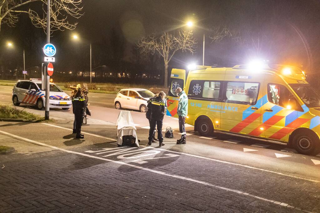 Twee fietsers in botsing na inhaalactie