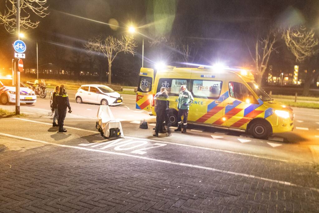 Twee fietsers in botsing na inhaalactie