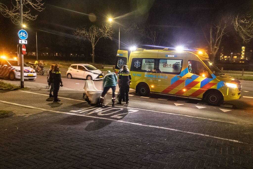 Twee fietsers in botsing na inhaalactie