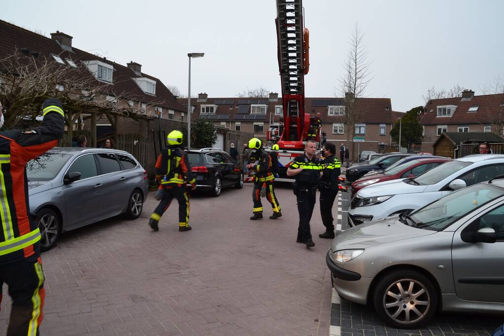 Schoorsteen woning in brand