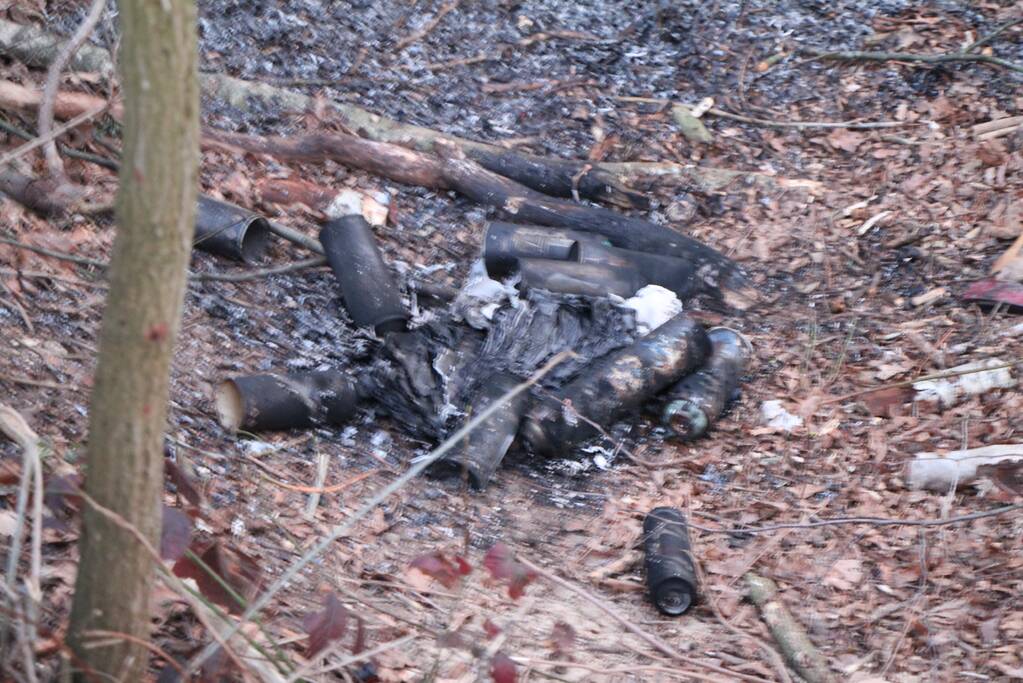 Brand bij hangplek in bosjes