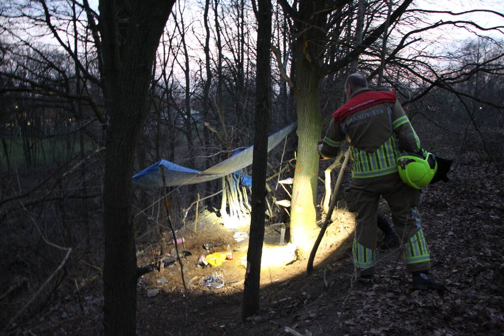 Brand bij hangplek in bosjes