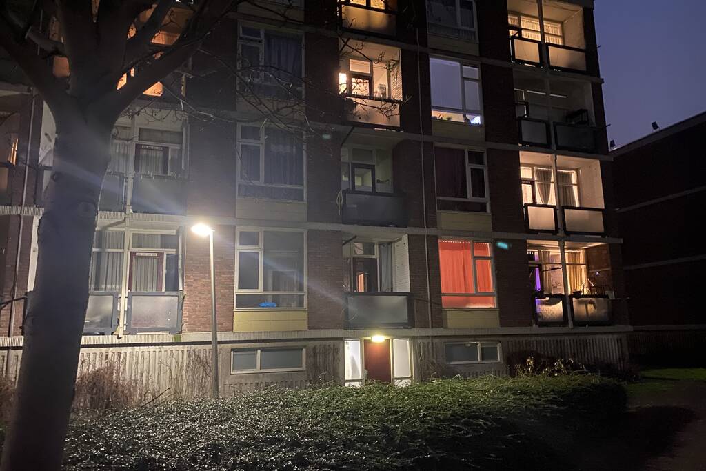 Overleden persoon aangetroffen in flatwoning
