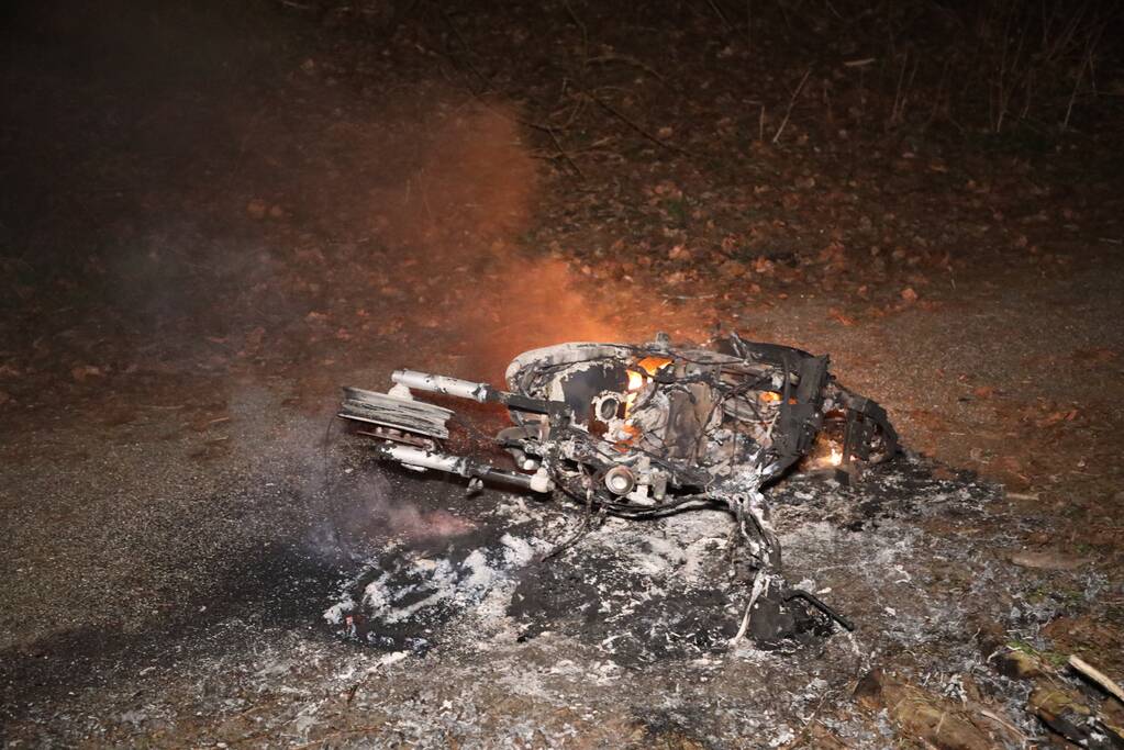 Scooter in brand gestoken