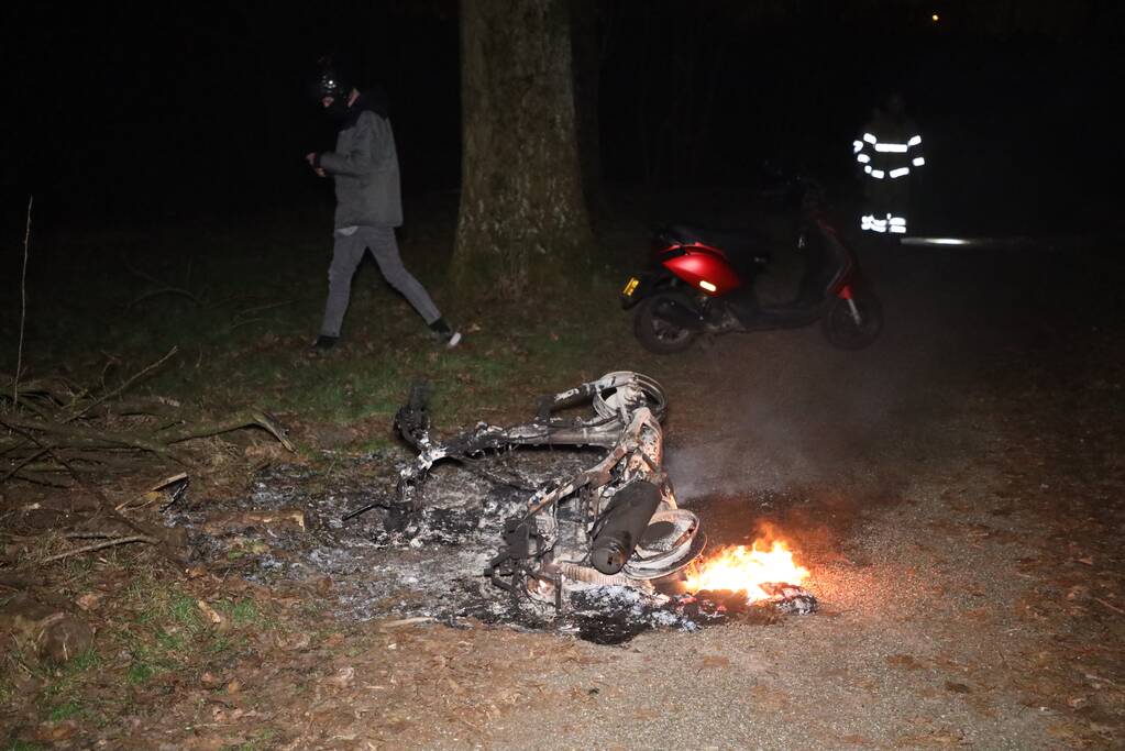 Scooter in brand gestoken