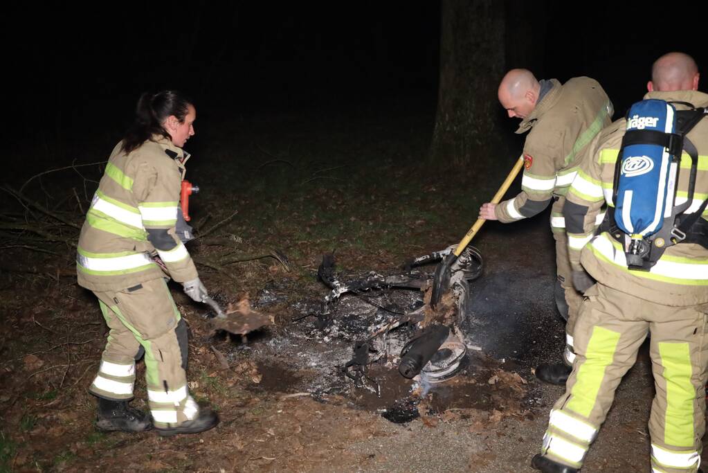 Scooter in brand gestoken