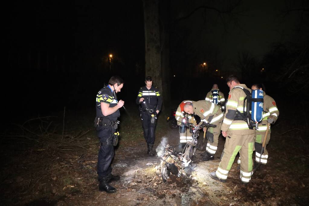 Scooter in brand gestoken